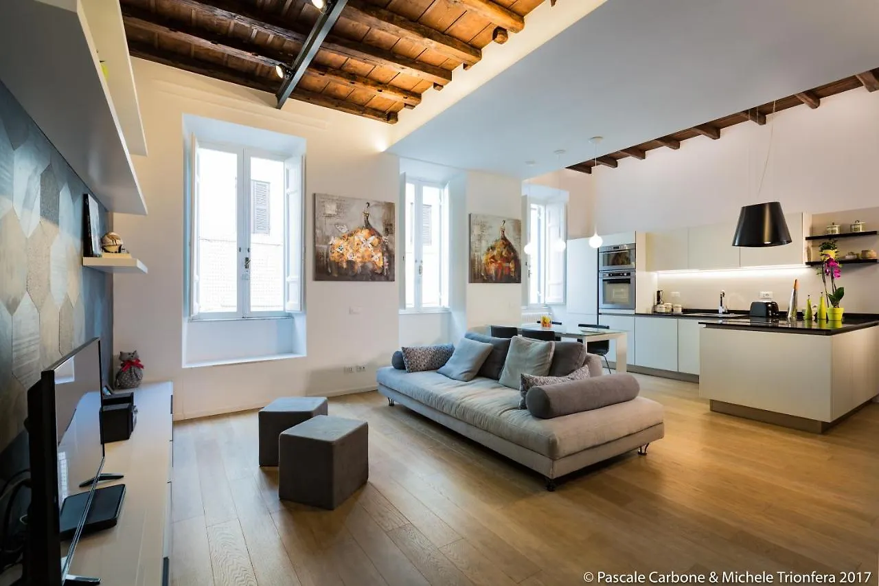 Chic, Stylish And Quiet At The Spanish Steps Rome